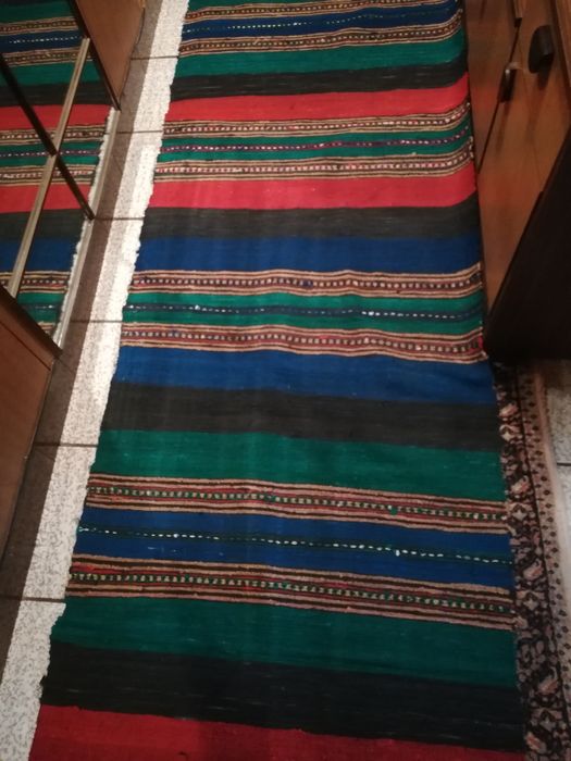 Продавам старинни пътеки и престилки