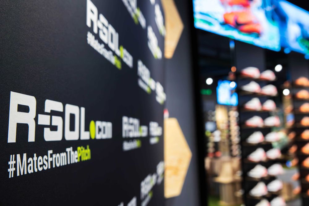 Fotograf Business & Evenimente, Livrare Rapidă + AI pentru Promovare