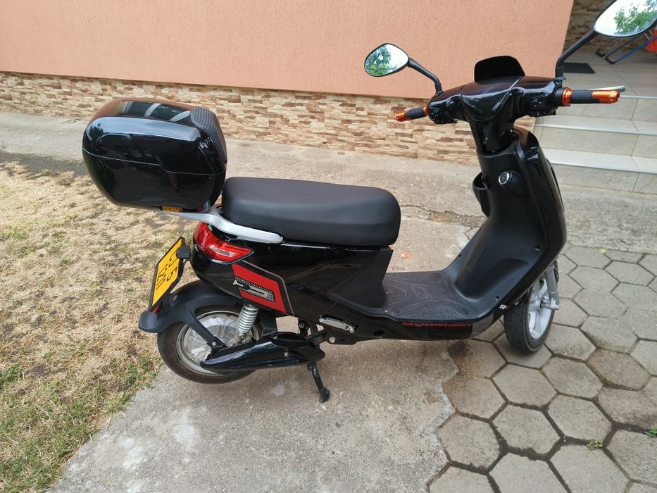 Scuter electric RKS R8 – 2022