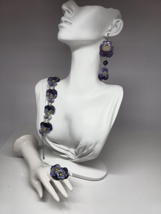 Комплект гривна, пръстен и обеци. Истински градински теменужки