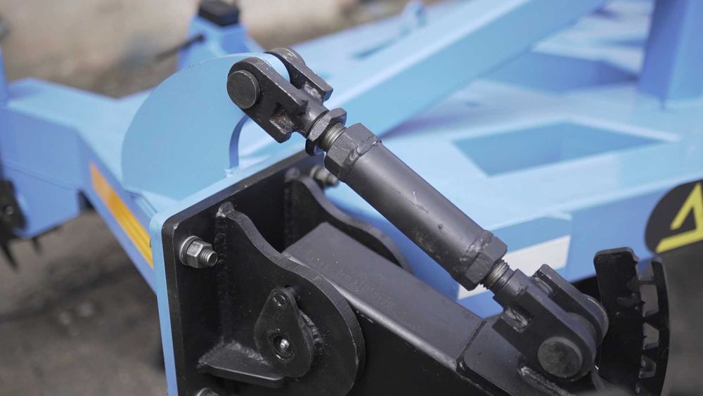 Плуг-глубокорыхлитель,2,4-6 м  плуг чизельный,щелеватель