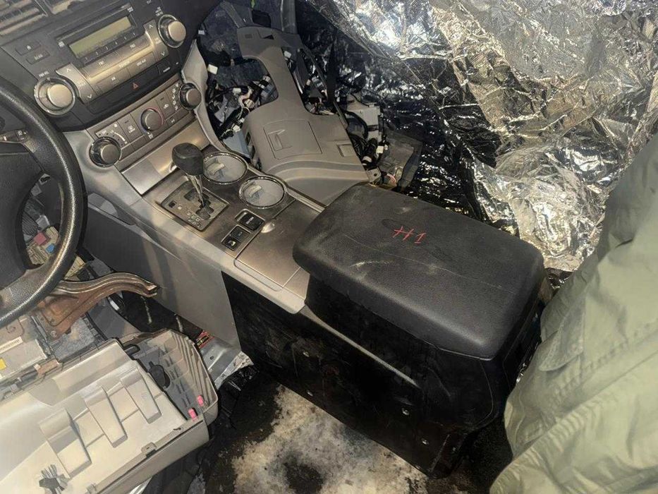 Бар  Toyota Highlander