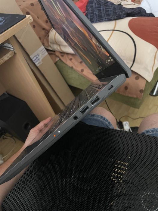 Vând laptop ASUS specificatiile in prima imagine