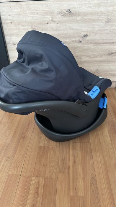 столче за кола  Сhicco 0+ (мах13кг) перфектно състояние