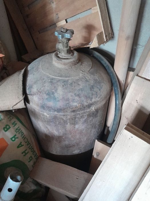 Продаётся большой газовый балон