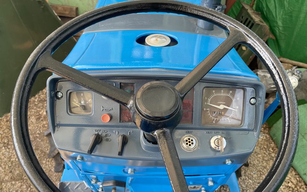 Трактор Mitsubishi 2201D