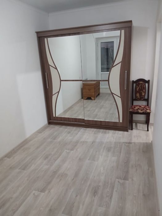 Продам Шкаф комнатный