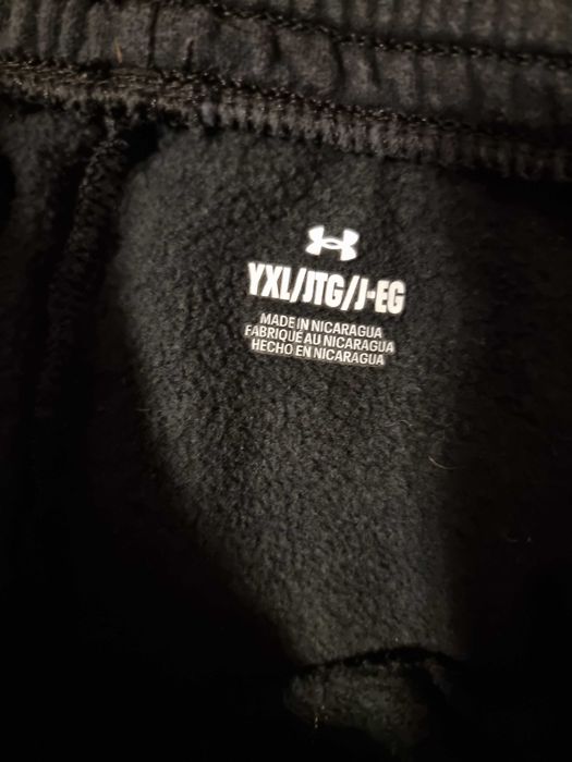Under Armour 100% оригинално  долнище ( S )