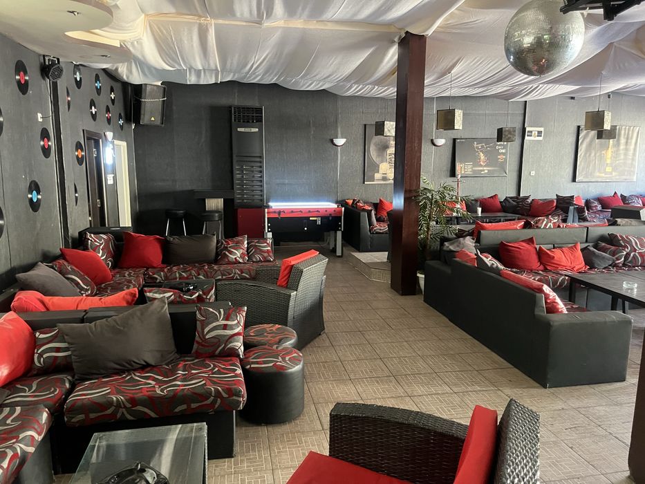 Работещ търговски комплекс / ресторант в център Златни Пясъци