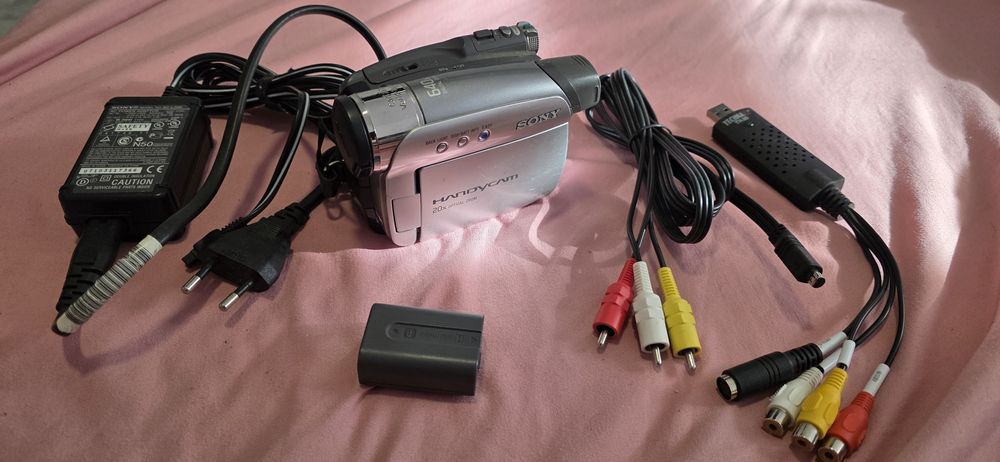 Camera video cu caseta miniDV, Sony DCR-HC23E + placa de captura