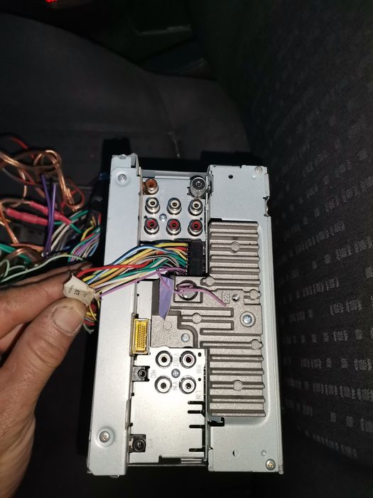 Медия pioner avh 2400 bt