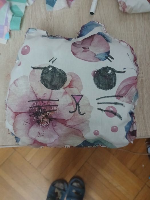 Подушка виде котика