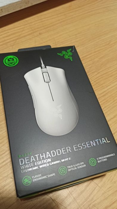 Razer Deathadder Essential геймърска мишка