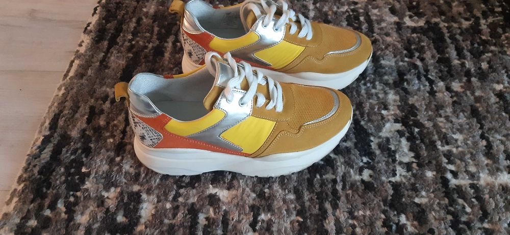 Adidasi dama din piele