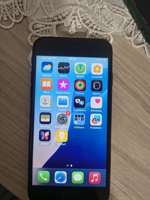 Vând  iPhone  SE