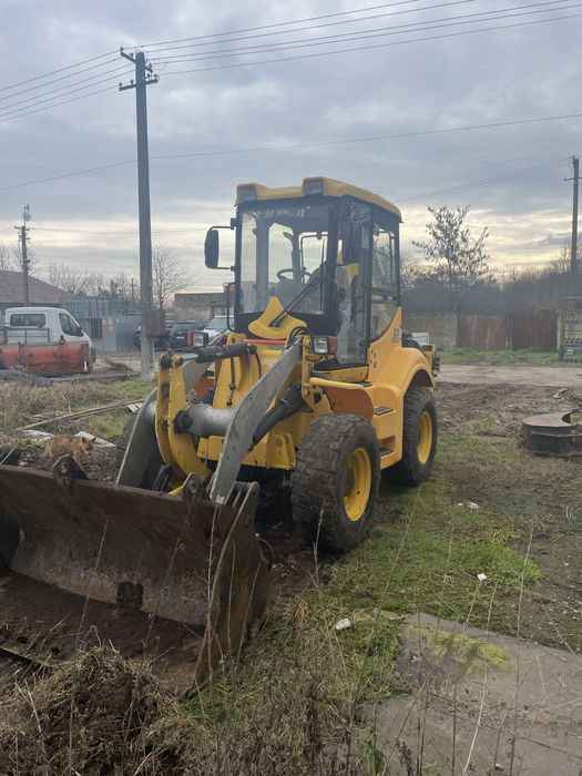Inchiriez Miniexcavator/Bobcat