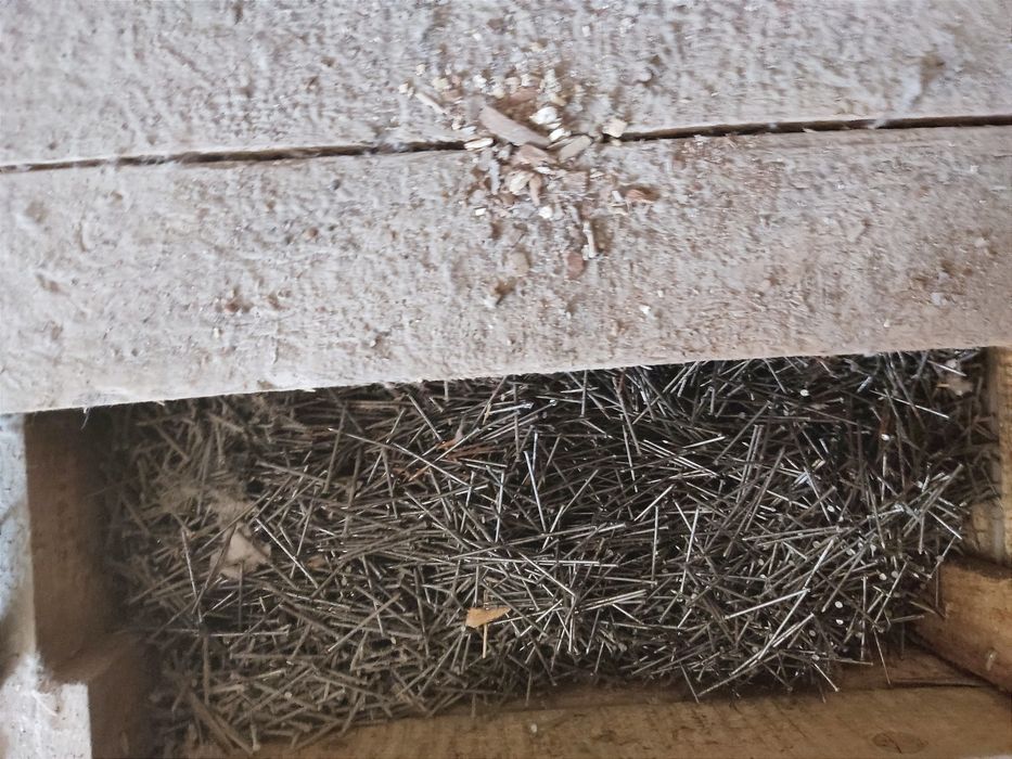 Продам ящик гвоздей 4 см