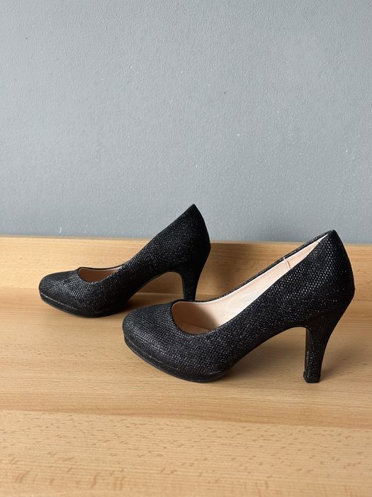 Обувки с висок ток