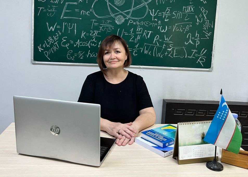 Репетитор по математике и физике с опытом более 30 лет