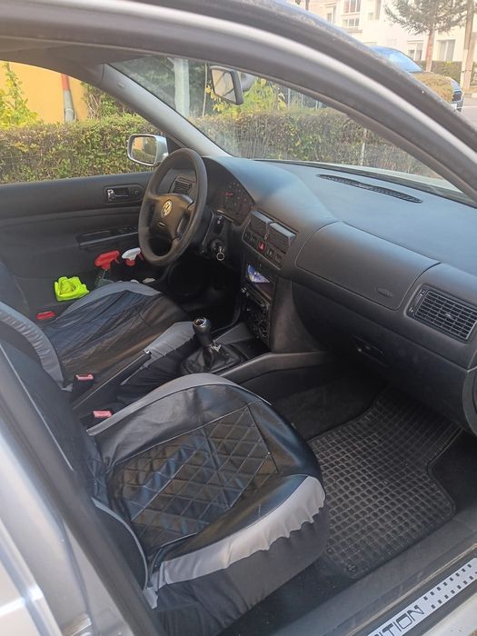 Vând Golf 4 1.4 16v