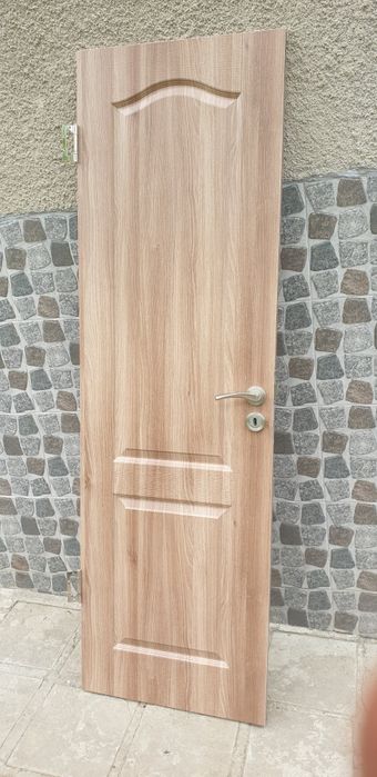 Продавам интериорна врата