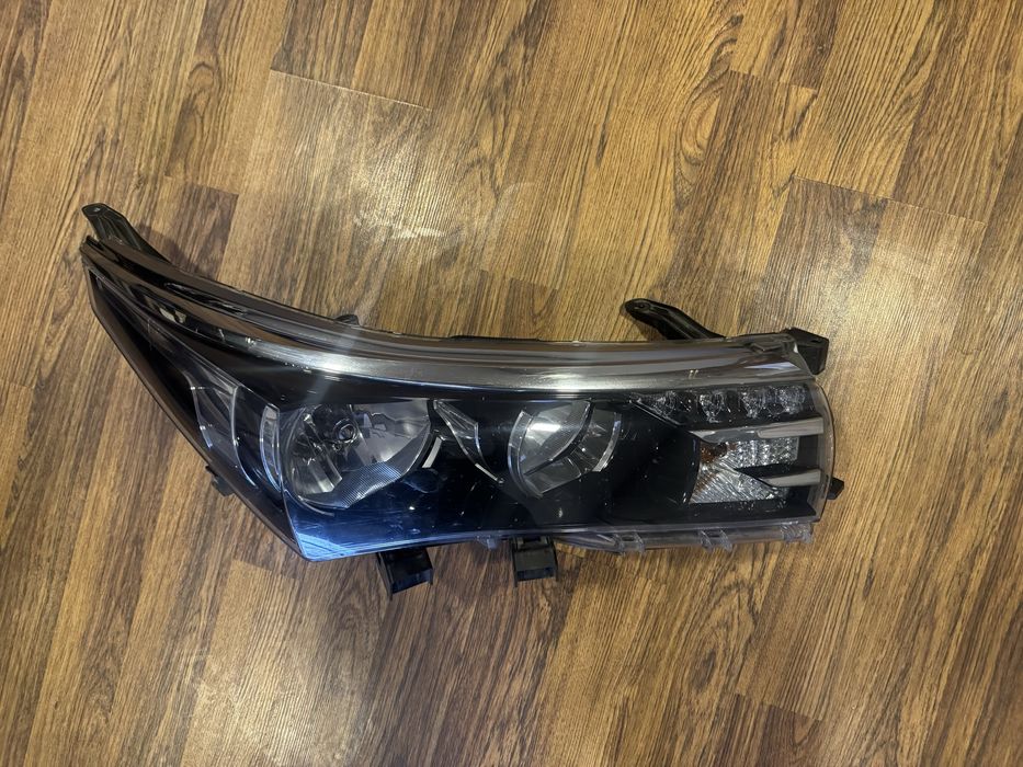 Фара правая Toyota Corolla 180 оригинал
