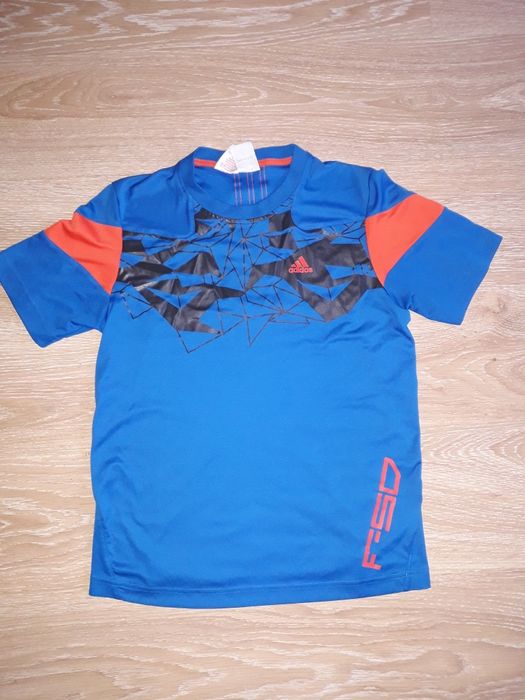 Фирменная футболка Adidas размер S