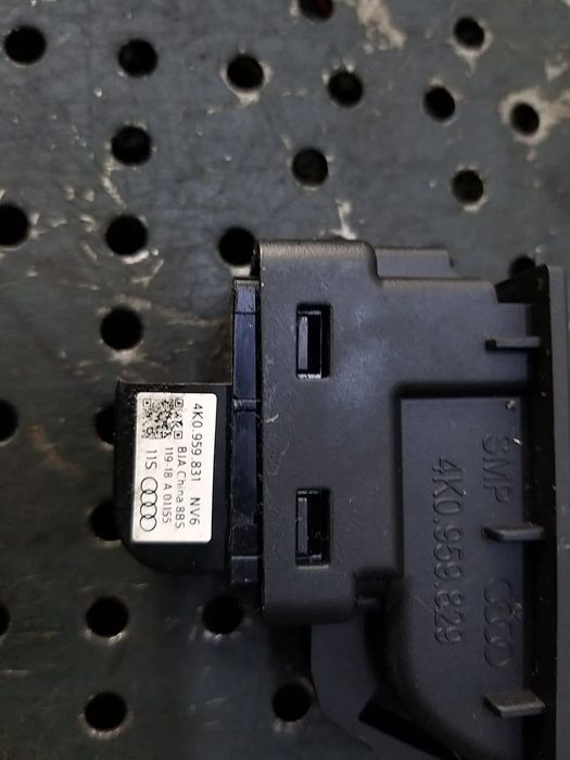 Buton deschidere portbagaj audi a6 c8 4k 4k0959831 4k0959829