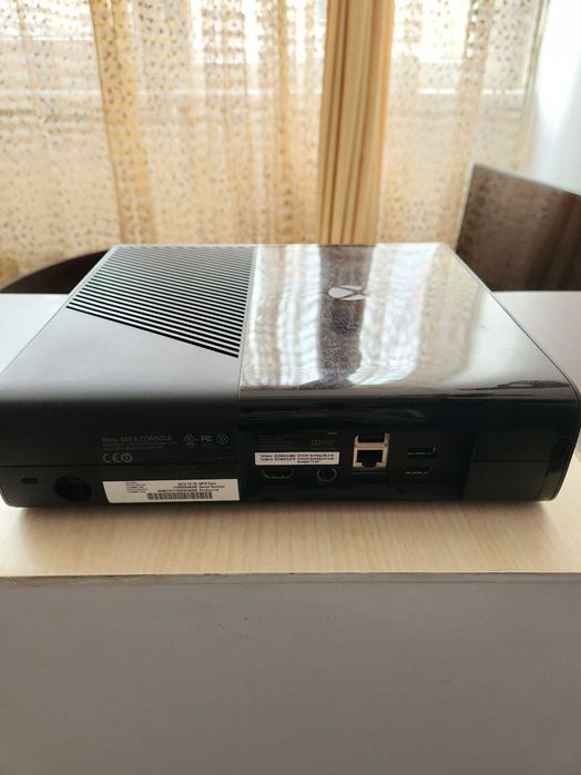 Xbox 360 - 200GB Stocare - Controller inclus