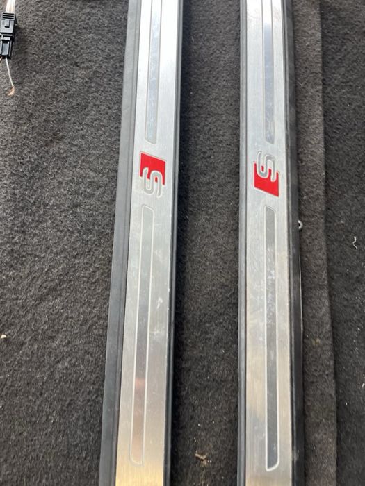 Светещи амбиентни лайсни на праговете S-line Audi A4 A5 8W прагове