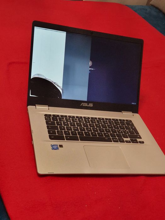 Laptop Asus cu probleme la display