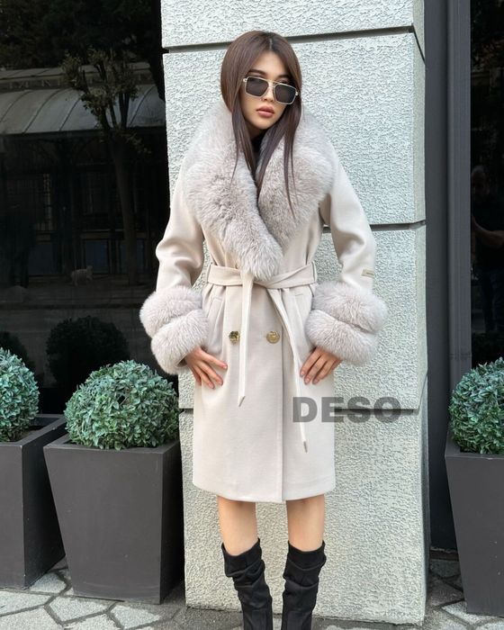 Кашмирено палто с естествена лисица