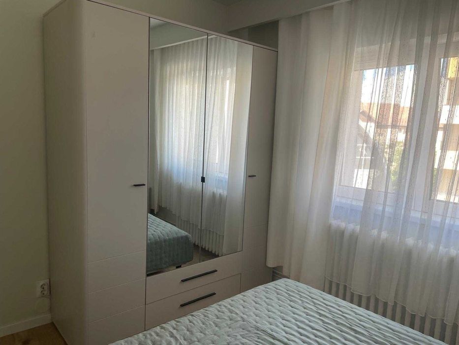 Apartament 4 camere de închiriat