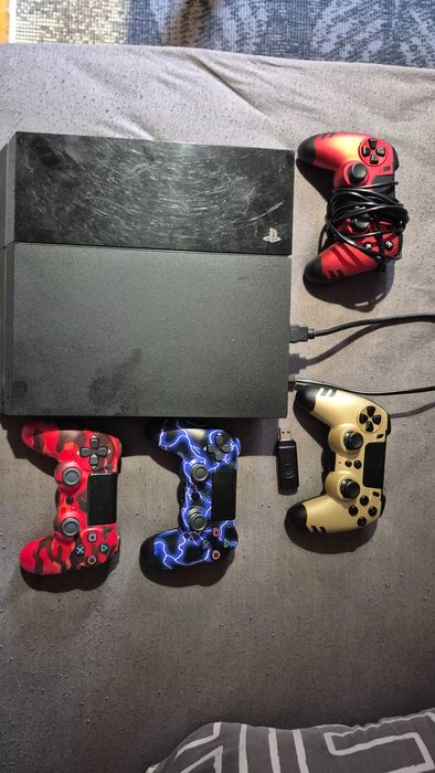 PS 4 Slim s 4 joistika