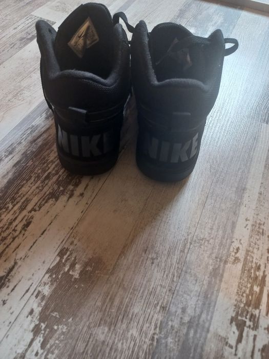 Vând adidasi Nike