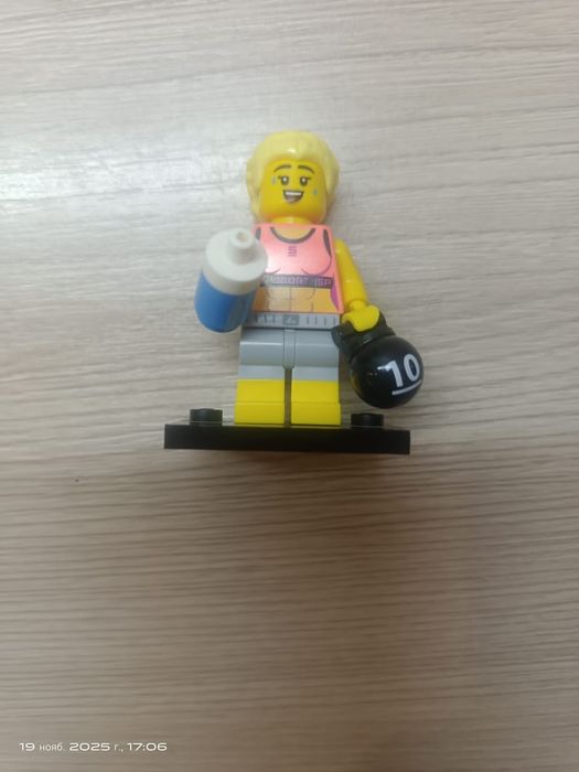 Лего оригинальные фигурки.