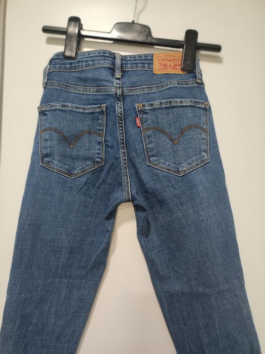 Дамски дънки на символични цени