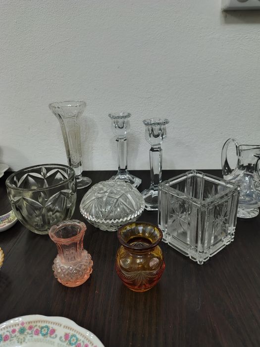 Vând bibelouri și obiecte de decor