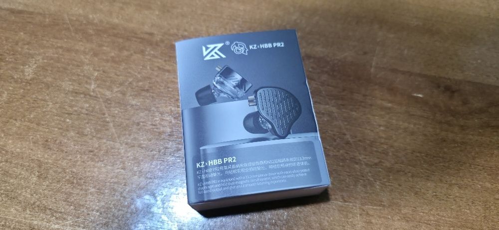 Casti in ear cu fir si cablu detasabil!NOI!!