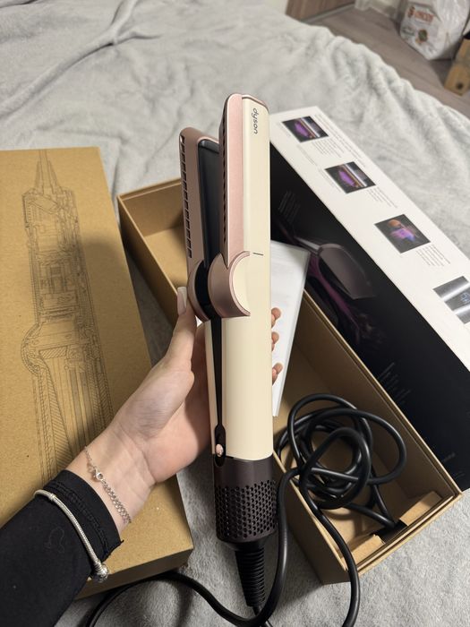 dyson airstrait , nou, stare excelenta ,fara defecte