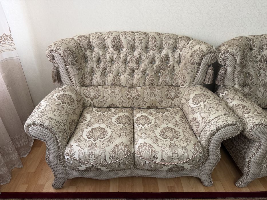 Продам диваны 3+2