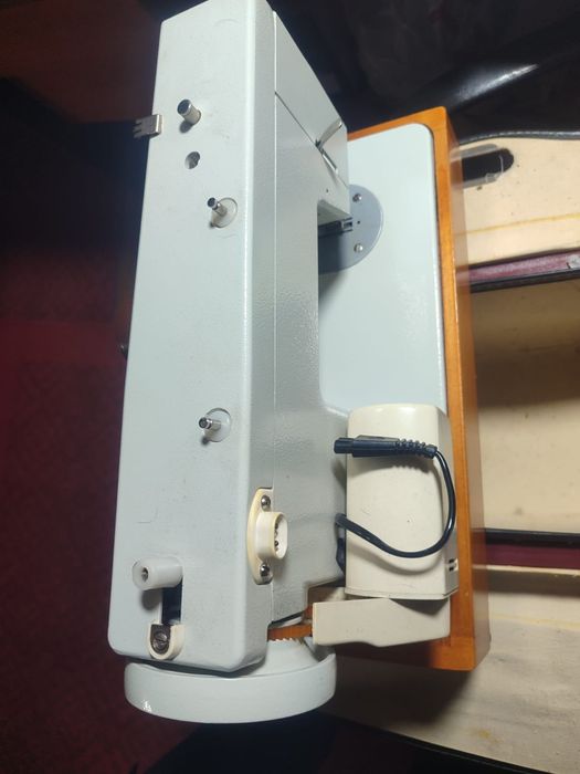 Продам швейную машинку.