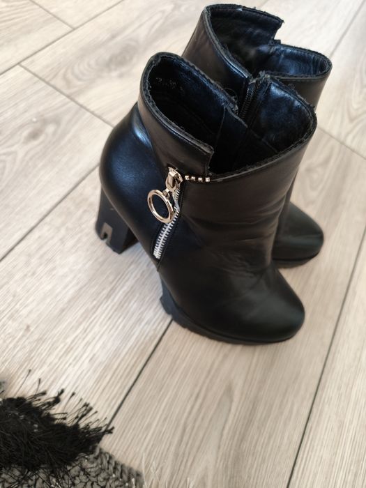 Ghete scurte mărimea 37