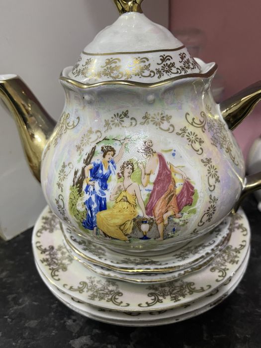 Продам посуду Мадонна