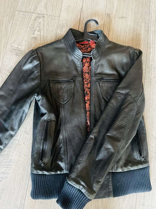 Продавам дамско кожено яке “ Puma “