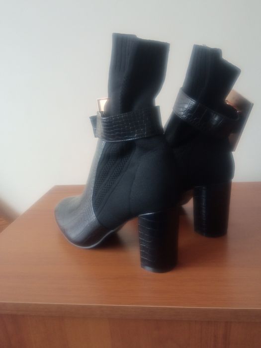 Дамски боти с висок ток