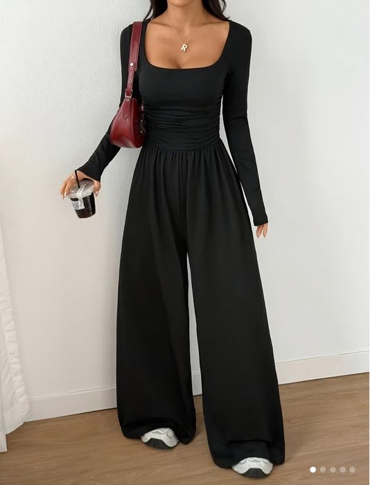 Дамски комбинезон с  дълги ръкави