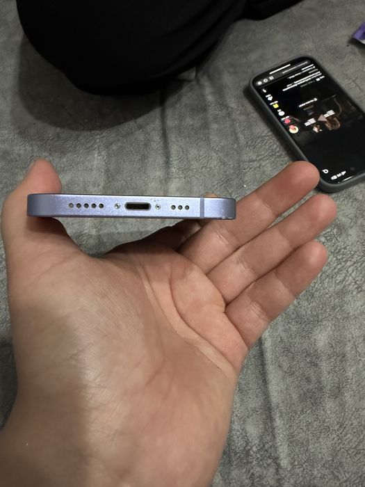 Продам iPhone 12