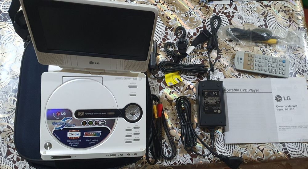 Dvd player cu geantă și accesorii