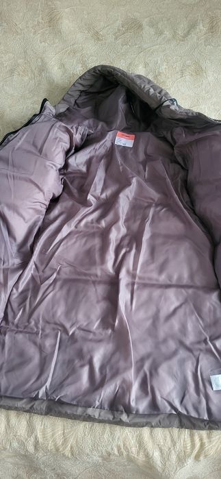 Продам пальто на девочку,  рост 146.